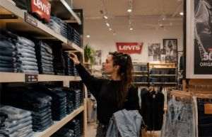 TradeVille: Levi Strauss - o croială prea strâmtă